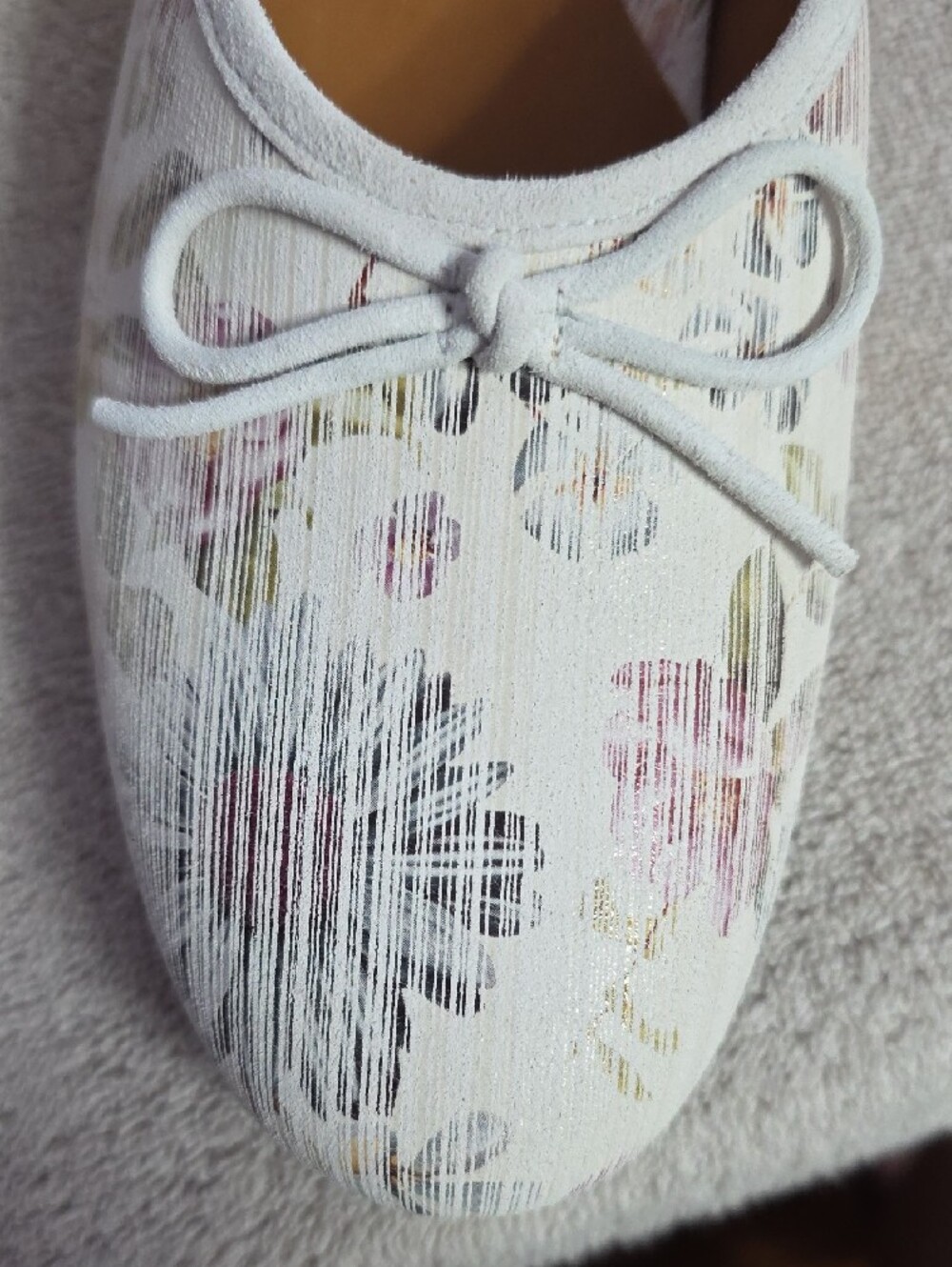 gentle souls by Kenneth Cole White Floral Bow Slip-On Mules - Picture 6 of 8